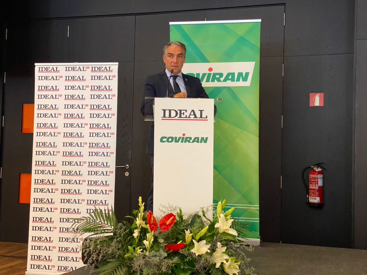LuisSalvador's tweet photo. Tras la inauguración de #SouthTechWeek acudimos al desayuno coloquio organizado por @ideal_granada con el Consejero de Presidencia de @AndaluciaJunta @eliasbendodo que ha mostrado las líneas maestras de las políticas para afrontar esta dura etapa que nos ha tocado vivir #COVID19 https://t.co/5pWNXlbKWo