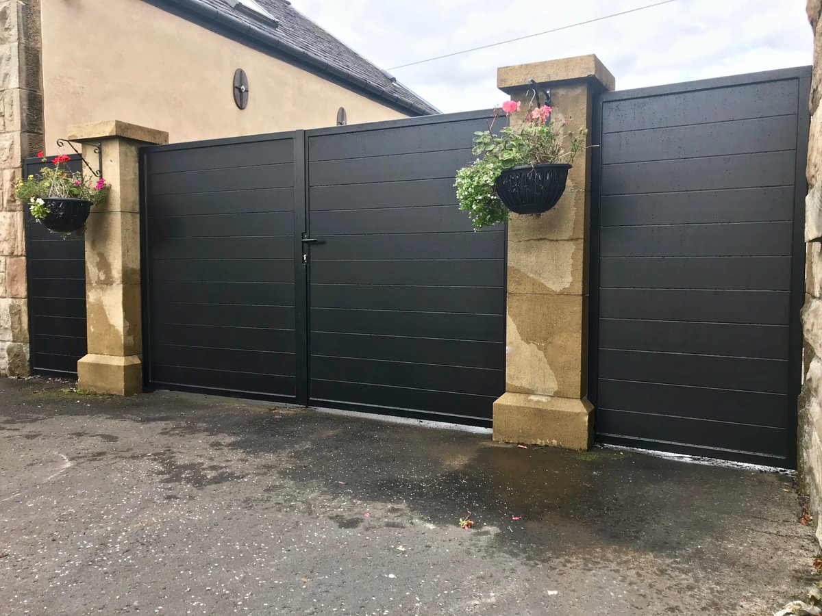 AESScotlandLtd's tweet image. AES (SCOTLAND) LTD newly installed aluminium manual driveway gates with matching side panels.
‍‍‍‍‍‍ ‍‍
📧 | enquiries@aes-scotland.co.uk
🖥 | aes-scotland.co.uk
‍‍‍‍‍‍ ‍‍
#manualgates #aluminiumgates #drivewaygates #aesscotlandltd