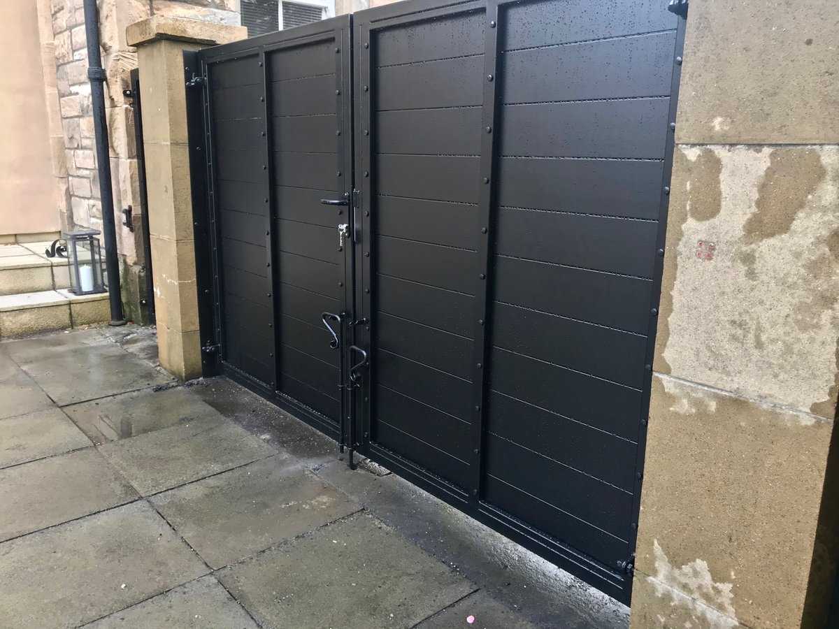 AESScotlandLtd's tweet image. AES (SCOTLAND) LTD newly installed aluminium manual driveway gates with matching side panels.
‍‍‍‍‍‍ ‍‍
📧 | enquiries@aes-scotland.co.uk
🖥 | aes-scotland.co.uk
‍‍‍‍‍‍ ‍‍
#manualgates #aluminiumgates #drivewaygates #aesscotlandltd