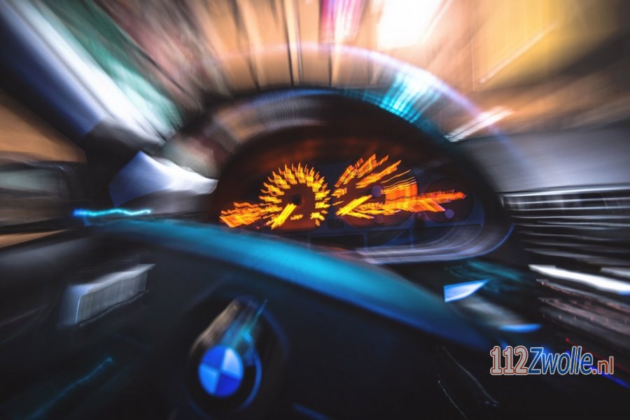 Politie Zwolle zoekt donkergekleurde BMW stationwagon na verkeersconflict op de Nieuwe Veerallee..