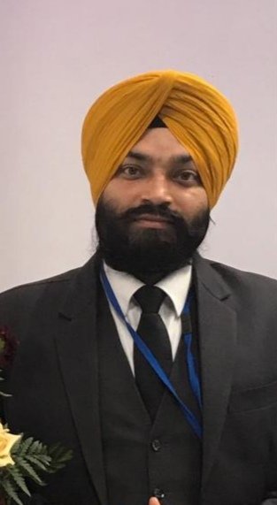 SikhPA's tweet photo. A Sikh taxi driver was attacked in Reading this weekend, when four white male passengers leaving a casino at night became physically and verbally abusive towards him, and tried to remove his Dastaar (turban).
Vaneet Singh will be telling his story on Sikh Channel today at 7.15pm. https://t.co/s8be0XR6U6