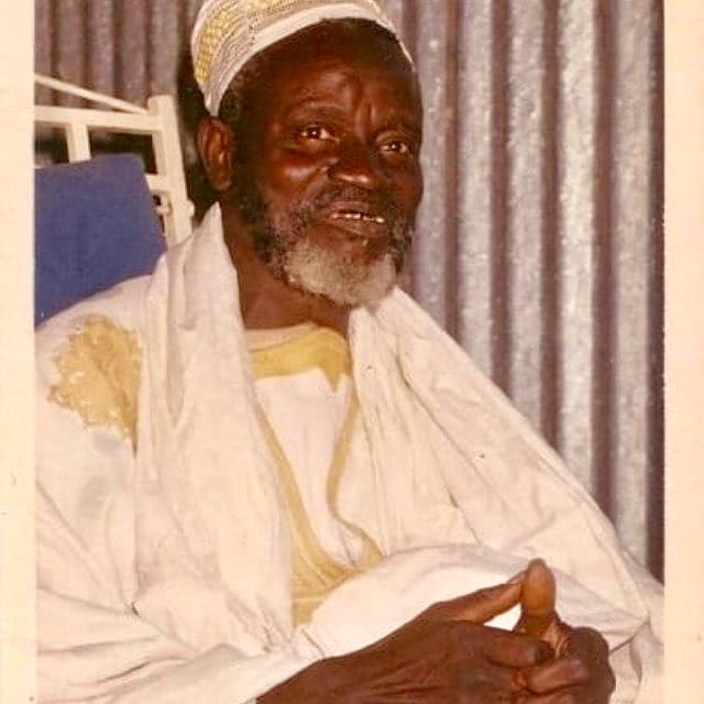 bichrikhombole's tweet photo. Kou woyofal jangoum Alqur'ane ak jaamou yalla ci sa xalaatou bopp nga ko tekk waaya tégoo ko ci xalaatou serigne bi

Kadouy S.Saliou Mbacké.. https://t.co/oDywnqgwpv