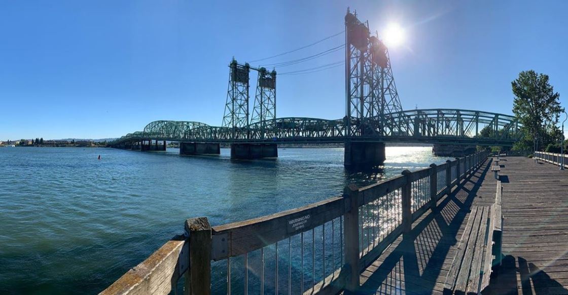 Vancouver_USA's tweet image. The roads may feel a little busier today, as this is the first commute day of the #InterstateBridge lane closures—avoid traffic &amp;amp; stay on this side of the river!

The Trunnion Replacement Project runs through Sept 27. Follow @wsdot_sw for updates. 📸: Mariah Joann #DicoverVanUSA
