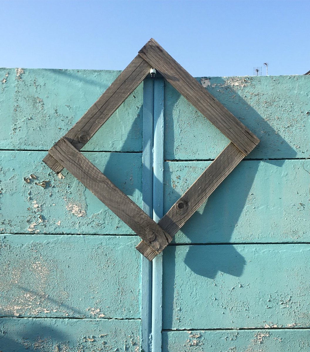 KirstyJKerr's tweet image. Framing blue 🔷

#FoundSculpture #FoundComposition