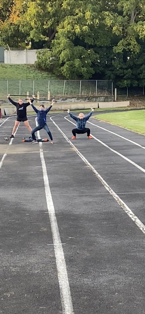 wkasper14's tweet photo. Today we did some goblet squats and overhead squats along with some bear crawls. #belowparallel #hipmobility #shoulderstabilization https://t.co/Fm804EZFsd