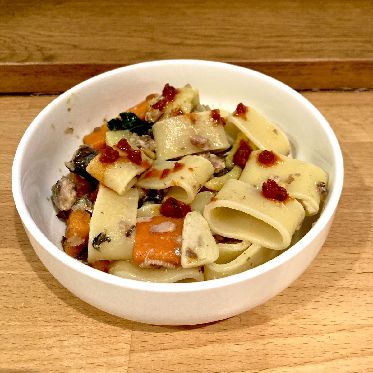 PaulEtSonMonde's tweet photo. #TonyDanza #DailyPasta
Sarde, pinoli e verdure https://t.co/qg96l0Zns6