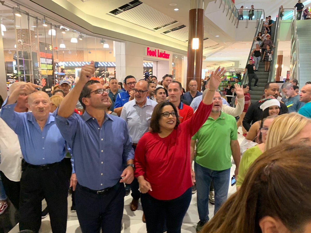 TataNews51's tweet photo. ¡Tata Charbonier ya es parte del equipo ganador de @pedropierluisi! Juntos construiremos un equipo que robe por ATH Móvil. #SeParte #SomosParte https://t.co/5WsgrInE6U