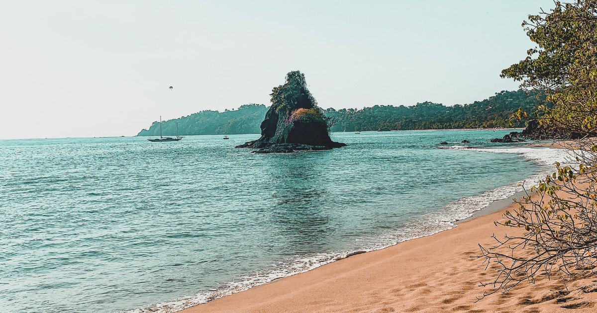 TopUnis's tweet image. Take a break from the beach to join our QS Virtual World Grad School Tour around Central America 🌴 Get to know top unis like @IEbusiness, @nyutandon, network with alumni and enjoy our live seminars and workshops - all for free! Register: hubs.ly/H0w5qTd0 #virtualmasters