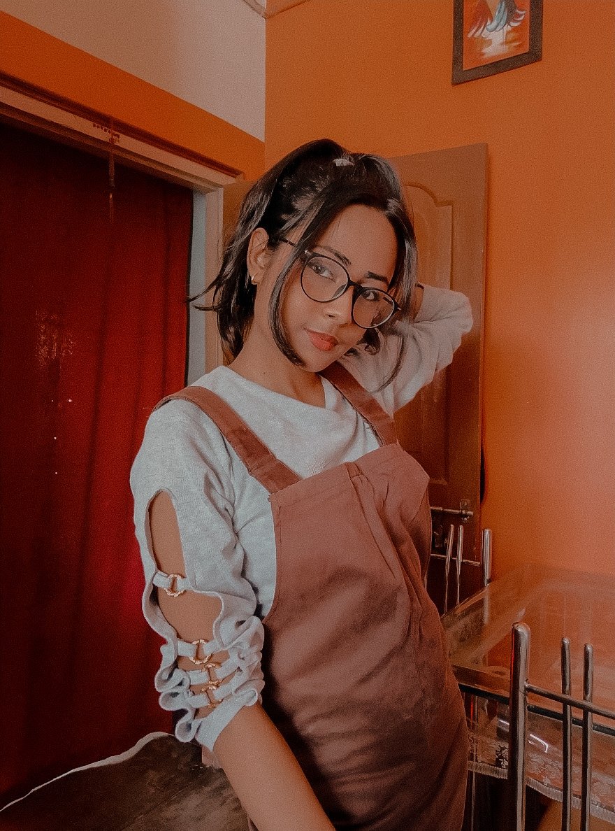 LPaushali's tweet photo. Slaying in DIY Pinafore
.
.
.
#photoofthedays #Photoshoot #DIY #fashion #handmade https://t.co/XEmByRYrBM