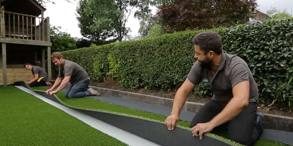 Although designed, developed and manufactured by us,  We have a nationwide network of friendly and experienced installation teams who can offer you a free site survey and discuss your project. 👍

#mondaymotivation #artificialgrass #lowmaintenancegardens  #landscaper #gardeners