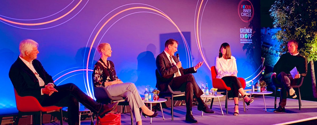 #Nachhaltigkeit ist das Thema heute beim Fous Inner Circle in #Düsseldorf: mit Minister Gerd Müller, Influencerin @louisadellert, Christoph Ingenhoven, Architekt des bes. nachhaltigen Kö-Bogens. Und Julia Adou von Aldi- die sich  klar pro #Lieferkettengesetz ausspricht.