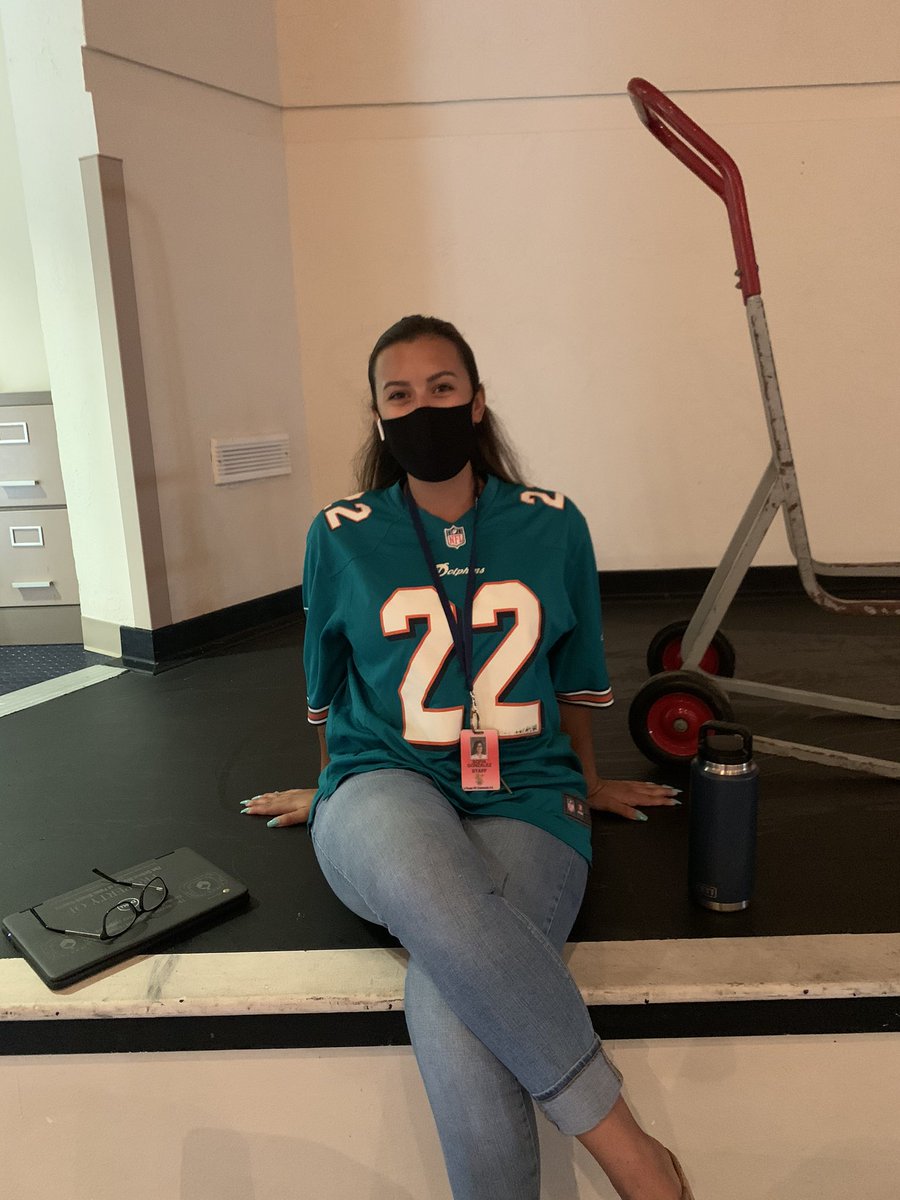 msgonzalez123's tweet photo. First day back !!! 🏈🏈 https://t.co/nw1xZmUvZV