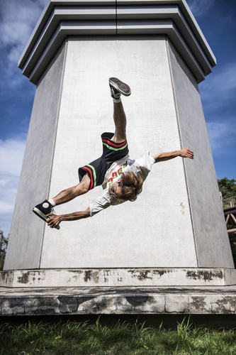 astage_ent's tweet photo. 【ASTAGE-NAVI】パルクールアスリートZEN アーバンスポーツの“初”オンライン世界大会『E-FISE』“初”の三者同点優勝!!✨🏆✨
#ZEN #パルクール #EFISE
https://t.co/kXbAVLjg8u https://t.co/1wOAI5PSzc