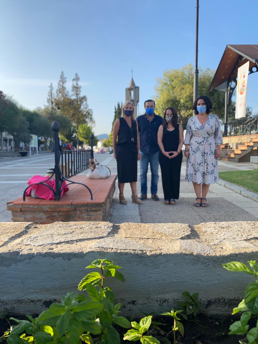 ppcadiz's tweet photo. Seguimos en nuestra ruta #HaciendoProvincia.
Nuestra portavoz @carsaba junto @evapajaresr vicesecretaria de Acción Políticay el coordinador del Campo de Gibraltar @Dagisa24Gil han visitado a la portavoz de #PPCastellar Pilar Lobato para tener una reunión de trabajo conjunta. https://t.co/BDrJdu9PxW