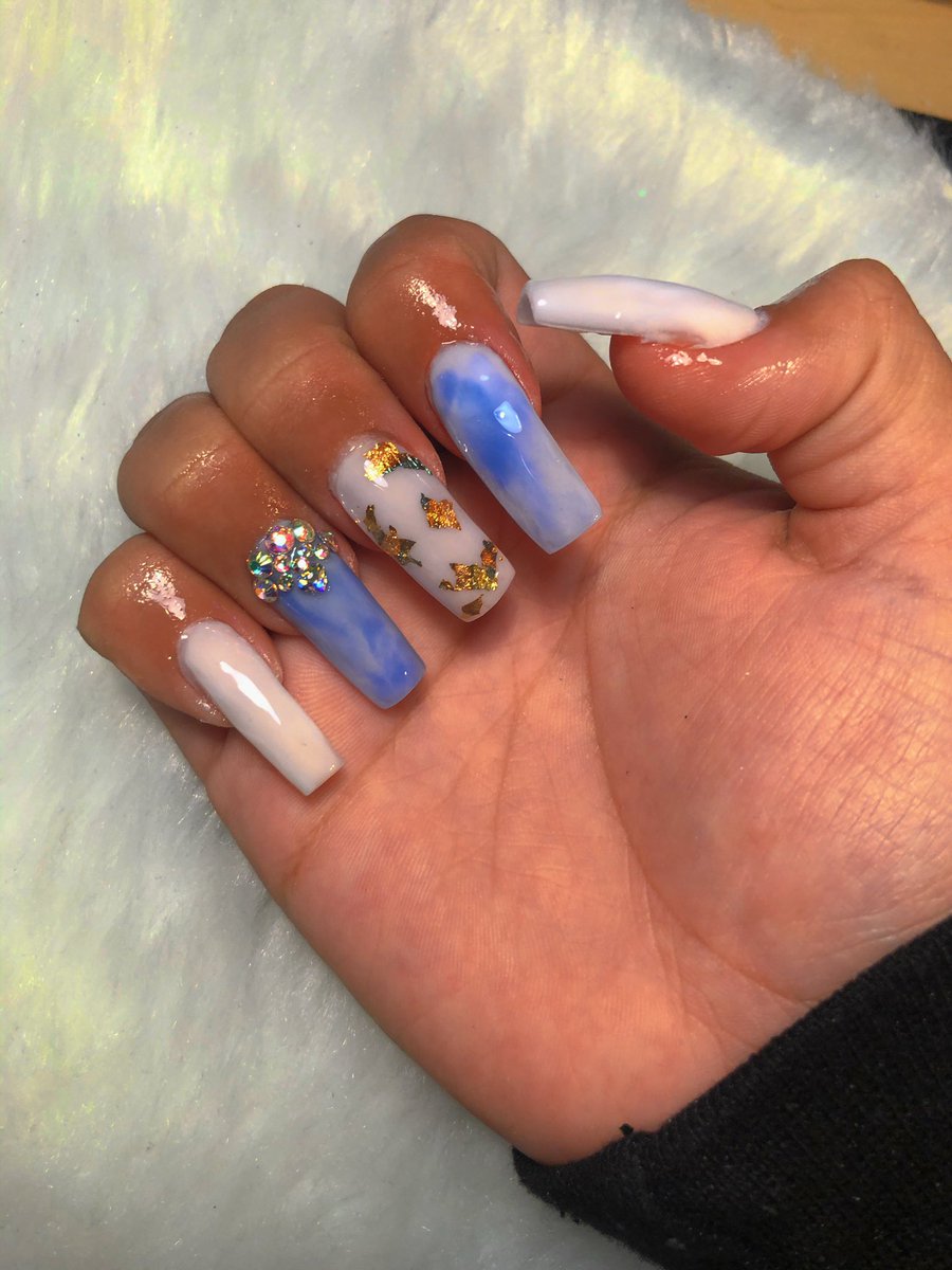 ooonailzz's tweet photo. White and blue marble set with gold foil encapsulation. 🥶💙
#nailsoftwitter #chicagobased #beginnernailtech #nailinspo https://t.co/mvhn7Qs3m7