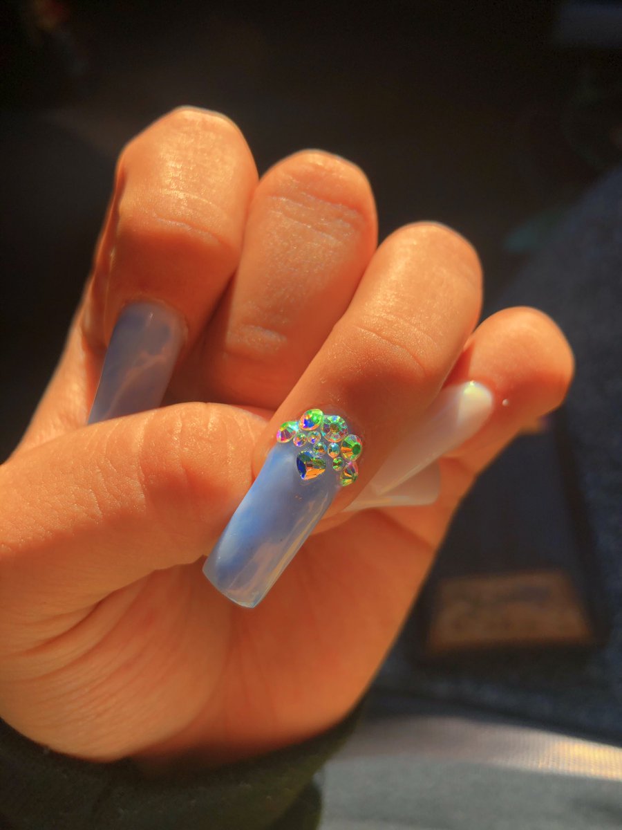 ooonailzz's tweet photo. White and blue marble set with gold foil encapsulation. 🥶💙
#nailsoftwitter #chicagobased #beginnernailtech #nailinspo https://t.co/mvhn7Qs3m7