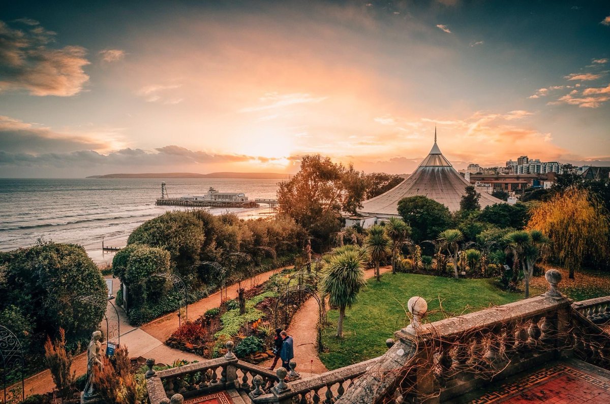 #EscapeTheEveryday in Bournemouth this Autumn! 🍂 🍁 😍

Find some inspiration in our latest blog 👀👇🏼 bournemouth.co.uk/ideas-and-insp…

#LoveBournemouth #VisitEngland #VisitDorset 

📸: <a href="/Emily_Endean/">Emily Endean</a>