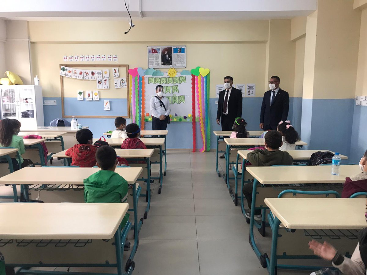 2020-2021 eğitim öğretim yılı yüz yüze eğitime okul öncesi ve 1.sınıf öğrencilerimizle başladık. Şube müdürümüz Sn.<a href="/AyhanKurt04/">Akurt</a> okulumuza ziyarette bulunarak yeni eğitim öğretim yılında başarı dileklerinde bulundu.