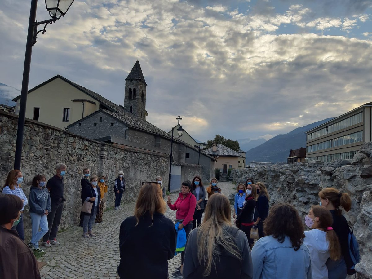 CultureVdA's tweet photo. #21settembre #PlaisirsdeCulture ha  accompagnato i visitatori in suggestive e inedite #visite guidate al quartiere degli spettacoli di #Aosta romana.
Tra #Teatro e #Anfiteatro. Tra cavea e arena nel giardino segreto del convento di S.ta Caterina.
@Valle_dAosta https://t.co/zlmRsK8hW2