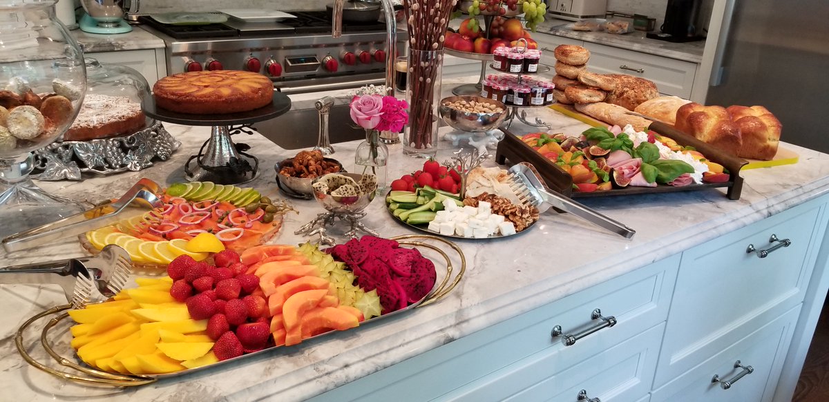 YupikPage's tweet photo. Happy Monday!

🍽️What did you have for brunch yesterday?

🍞Showcased are Yupik dried dragon fruits, Yupik apple rings, Yupik walnuts, homemade bread made with Yupik ingredients, a peach cake made with Yupik almond powder and an apple pie cake topped with Yupik walnuts &amp; cinnamon https://t.co/sc31ovekuD