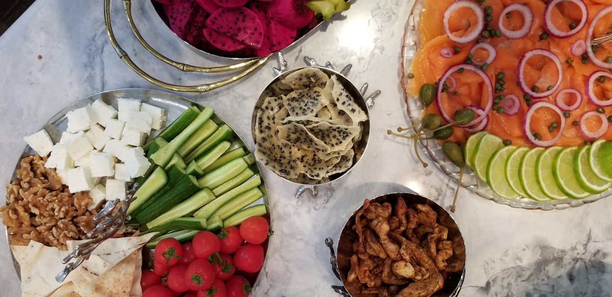 YupikPage's tweet photo. Happy Monday!

🍽️What did you have for brunch yesterday?

🍞Showcased are Yupik dried dragon fruits, Yupik apple rings, Yupik walnuts, homemade bread made with Yupik ingredients, a peach cake made with Yupik almond powder and an apple pie cake topped with Yupik walnuts &amp; cinnamon https://t.co/sc31ovekuD