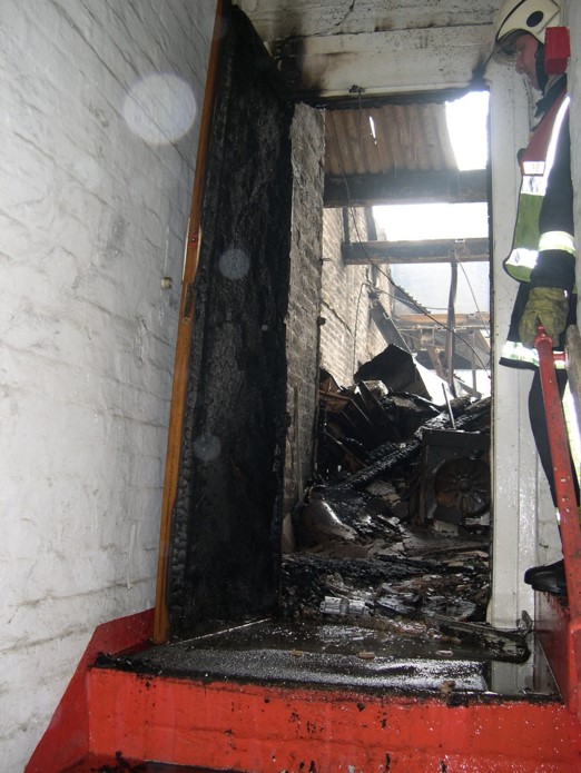 Why are fire doors so important? The two sides of this door tell an important story... #FiredoorSafetyWeek <a href="/FDSafetyWeek/">Fire Door Safety Week</a> Need advice on fire doors? Visit ow.ly/e51S50BbwTS