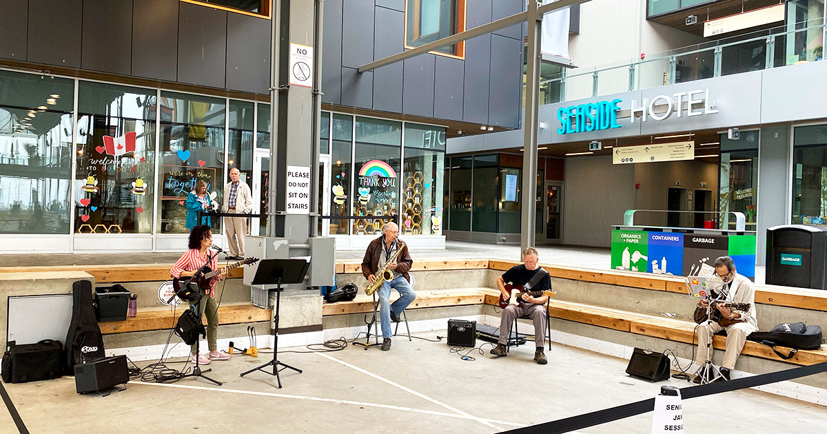 🎸🎵 Have you heard about Senior Jam Sessions at the Shipyard Commons? 🎷🎶 10am-12pm, Friday weekly. Enjoy this local music pop-up from a safe distance this fall. 🍂 #NorthVan #SticktoSix (or less)