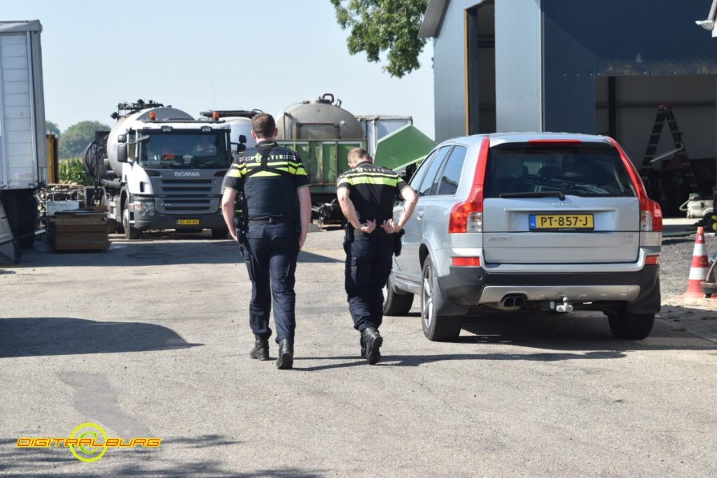 Politie zoekt opnieuw naar gestolen voertuigen aan de Maas-Waalweg in Zuilichem -..