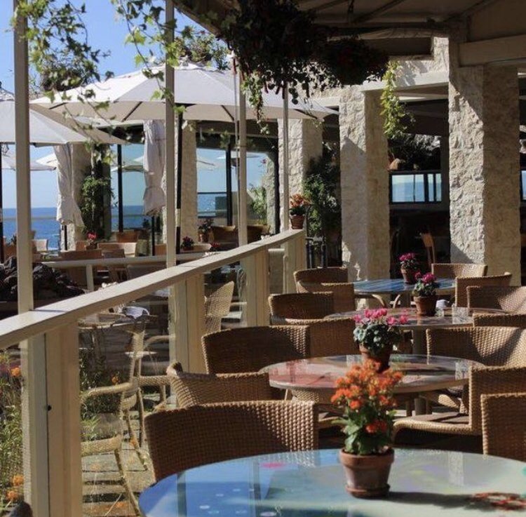 GeoffreysMalibu's tweet photo. With views so gorgeous and service so streamlined, it's no wonder why Geoffrey's Malibu offers an ideal atmosphere.

Come out to Malibu!

😄🌺🌴🥂❤️ https://t.co/NOrDLAFB2L