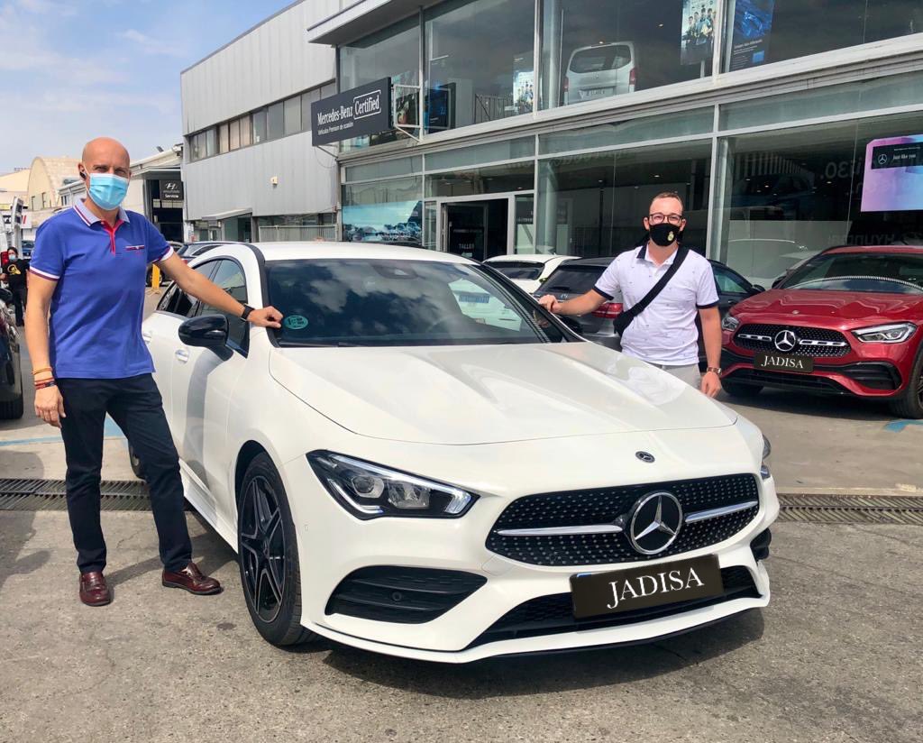 grupojadisa's tweet photo. ENTREGA 🚗🔑
Nuestro compañero y asesor comercial Joaquín Rodríguez ha hecho entrega a Samuel Arredondo de un equipado y elegante👌@MBCertified #CLA #ShootingBrake 180 #AMGLine con #PaquetePremium y 136cv🚀
Samuel, Gracias por confiar en nosotros 🤗 esperamos que lo disfrutes‼️ https://t.co/u9yh80Clbo