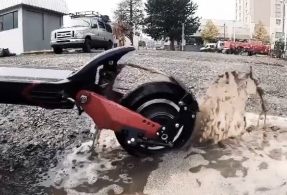 ScooterBateria's tweet photo. Existen #guardabarros muy a tener en cuenta para los #patineteselectricos que pisan #lluvia a menudo... según el diseño del propio #vmp serán más eficaces en caso de charcos, tu calzado y bajos del pantalón no lo sufrirán 😜, en este caso #zero 10 X 👏👏👏 https://t.co/JgomugJZow