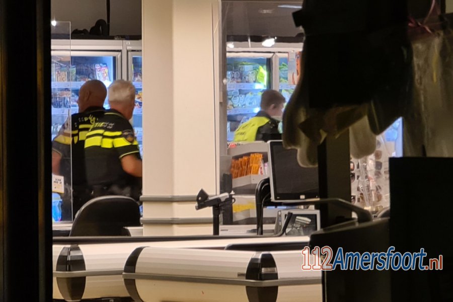 Politie #Leusden zoekt overvaller van supermarkt Jumbo in winkelcentrum De Biezenkamp. 112Amersfoort.