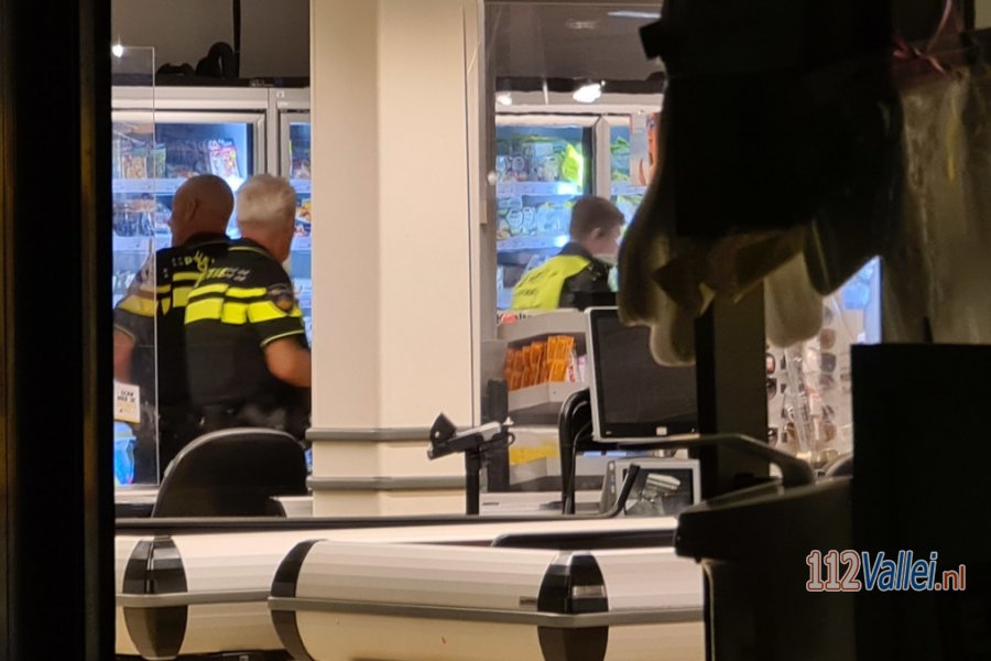 Politie #Leusden zoekt overvaller van supermarkt Jumbo in winkelcentrum De Biezenkamp. 112Vallei.