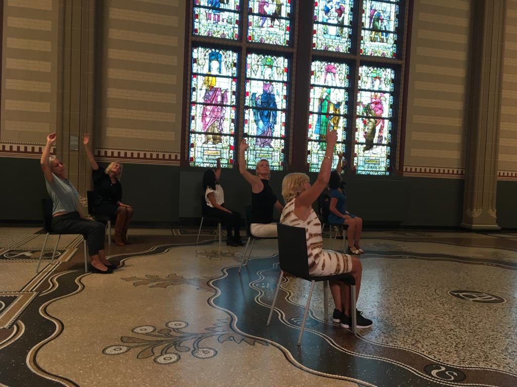 Dansworkshop @rijksmuseum op #Alzheimerdag van Andrew Greenwood voor mensen met dementie en mantelzorgers. #dementievriendelijkestad