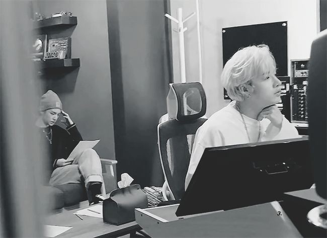 Bangchan as your intimidating CEO boyfriend ; a thread
