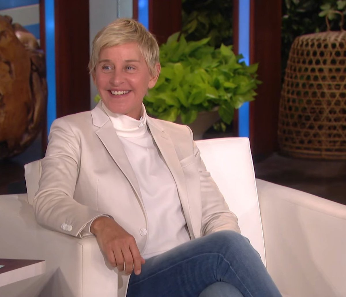 EllenD_FC's tweet photo. Aww.. That Million Dollar Smile 😍❤️
@TheEllenShow
#Ellen18 https://t.co/LmhHZIHuXZ