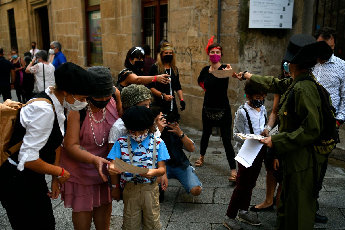 BelaAuria's tweet photo. Escape room: O misterio das linguas de NÓS.🧐 Intrépidas investigadoras axudaron á garda civil a resolver o caso do roubo da revista NÓS na casa de Risco, xusto a noite antes de levala a imprenta!
📷 Xesús Fariñas
#ABelaAuria #Ourense #CelebremosNÓS #CulturaSegura #ACulturaSegue https://t.co/zAXRljXEXi