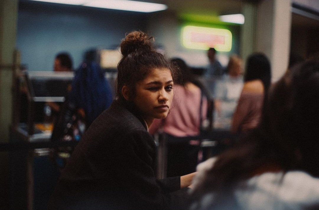 dailydayas's tweet photo. new pictures of zendaya as rue bennett💜 https://t.co/motCXuZyXI