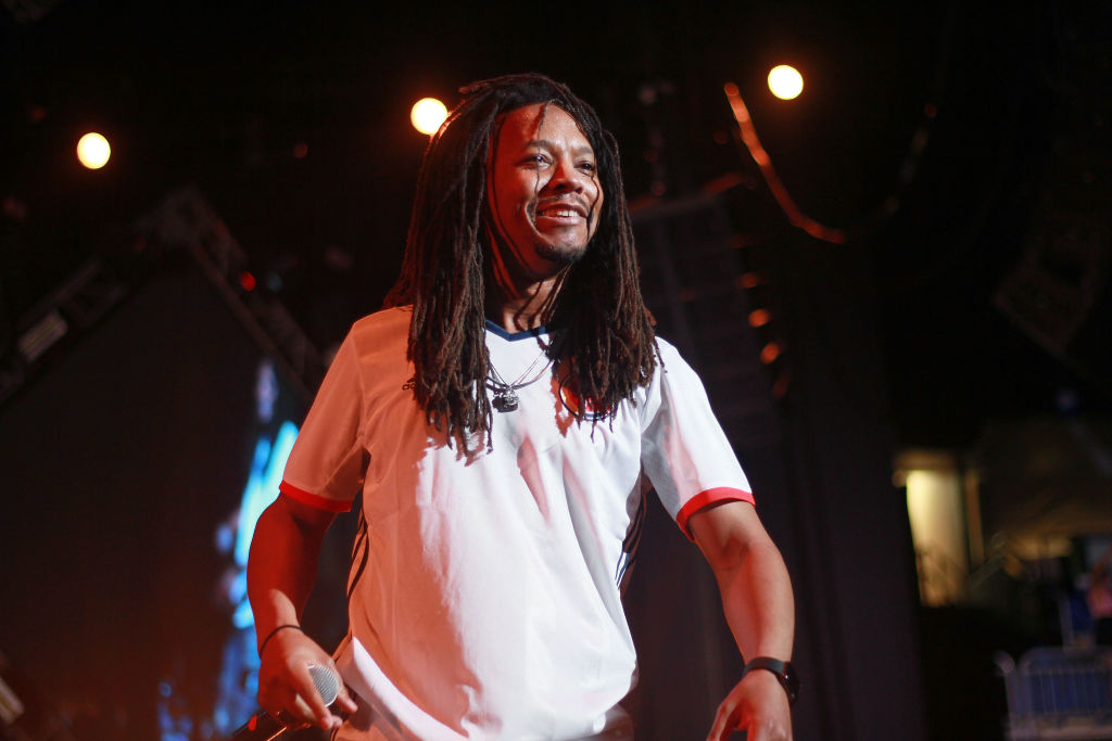 Complex's tweet photo. Lupe Fiasco calling himself a better lyricist than Kendrick Lamar receives response from TDE president: https://t.co/bgOrRjr5Ux https://t.co/2eD0juuTwp