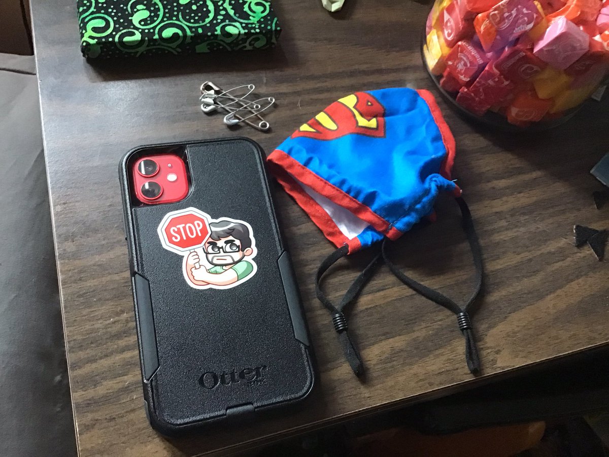 queenvsbarton's tweet photo. @FrameRateMerch how to get people to stop trying to talk to you when you’re using your phone https://t.co/twAzbVaW06