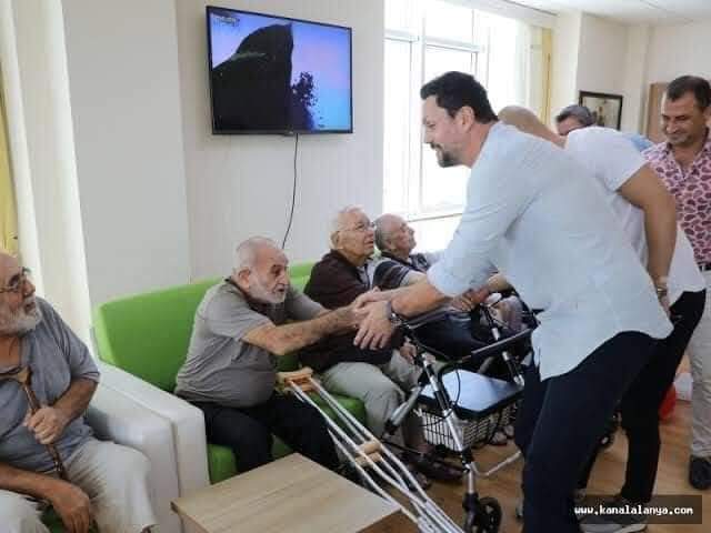 #FBvHAT Erol bulut Mac sonu futbolcuları tebrik ediyor hakem. Azdaha banada kırmızı güösyerecektı Allahtan Mac. Bıttıde.