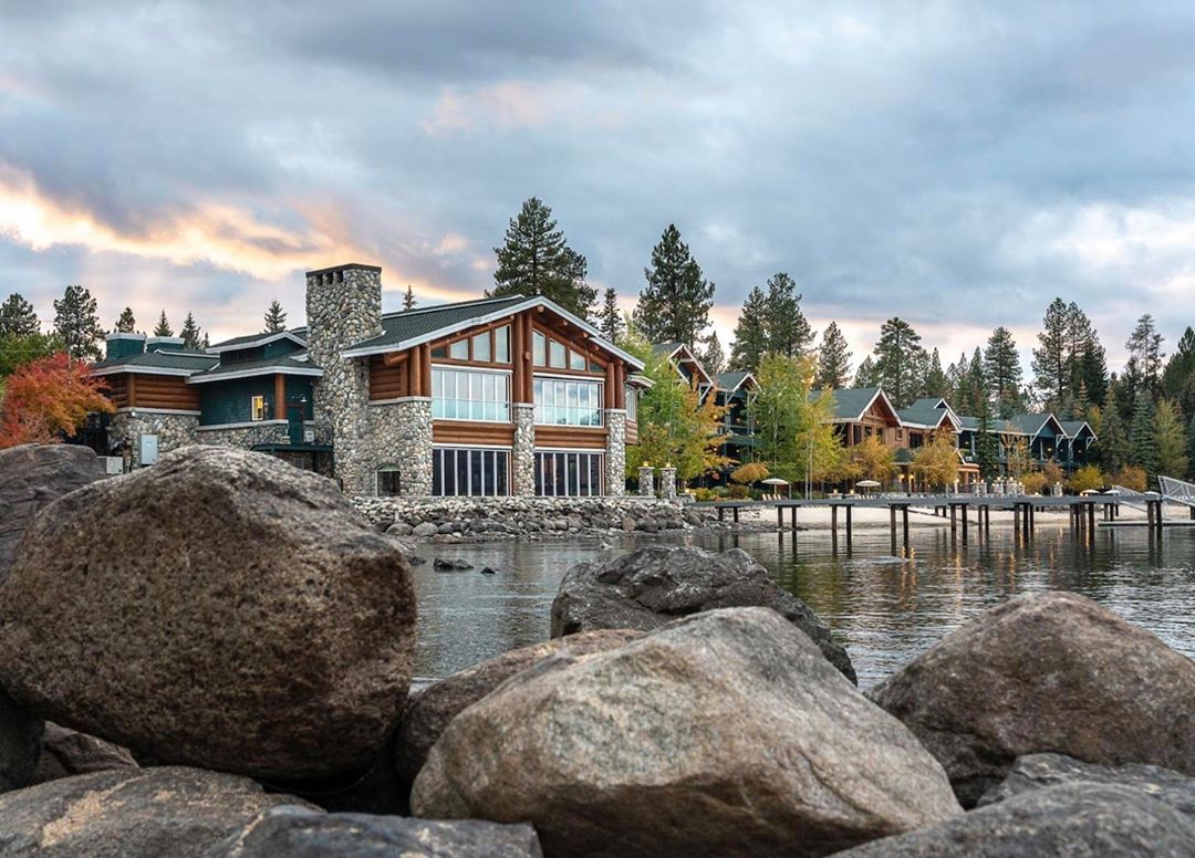 MurphyOBrienInc's tweet photo. Dreaming of a remote fall getaway? Let your dreams become reality with a trip to one of @TravelLeisure's "Best Places to Travel in September" — #MOclient @ShoreLodge. 1,000 gorgeous acres of natural wilderness is the perfect, secluded escape from reality.
📸: shorelodge https://t.co/0MWxaYTNt9