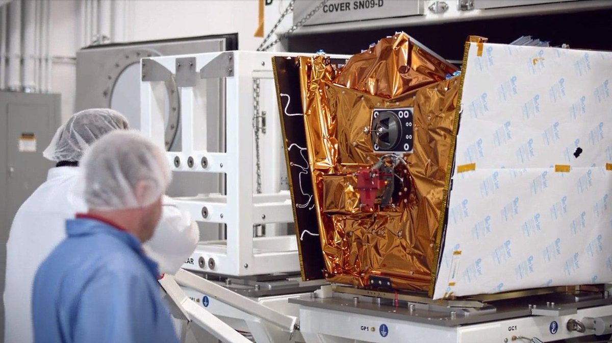 larrypress's tweet photo. National Geographic documentary on manufacturing &amp; launch of first 34 @OneWeb satellites.
https://t.co/99amioiQw9
Two sats/day, parts from 40 vendors, cost $1 million
@OscarVisiedo @Megaconstellati #DHNetLiteracy https://t.co/VLAhvRwJq7