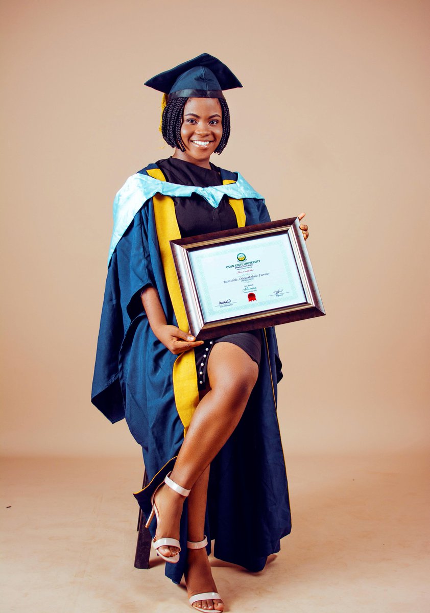 Tolasefavour's tweet photo. Thank you Uniosun!!!
#UNIOSUNVirtualConvocation https://t.co/btwFOGenMn