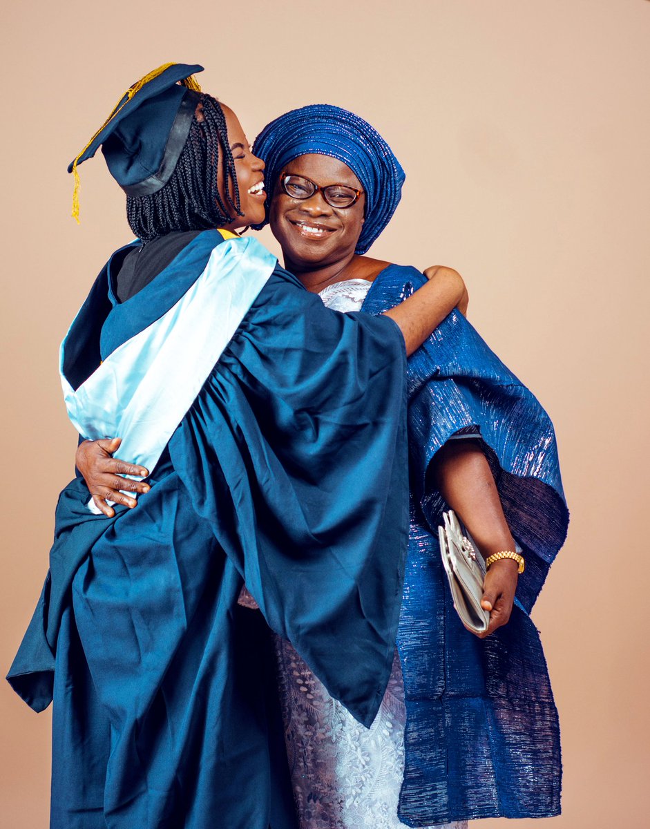 Tolasefavour's tweet photo. Thank you Uniosun!!!
#UNIOSUNVirtualConvocation https://t.co/btwFOGenMn