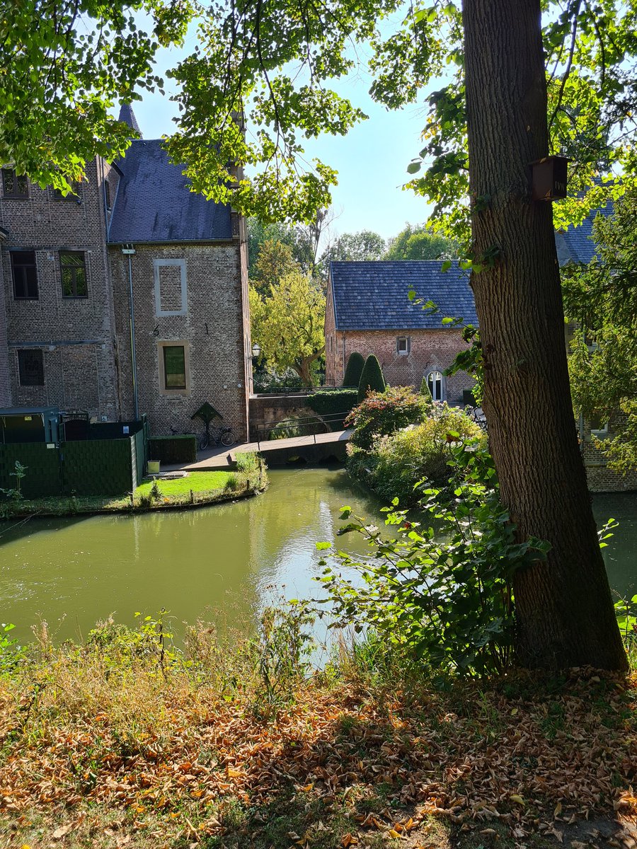 ramjek's tweet photo. Tijdens onze fietstocht langs kasteel Terworm. Wat een plaatje! @magnifiekZL https://t.co/yaNU3xXqoc