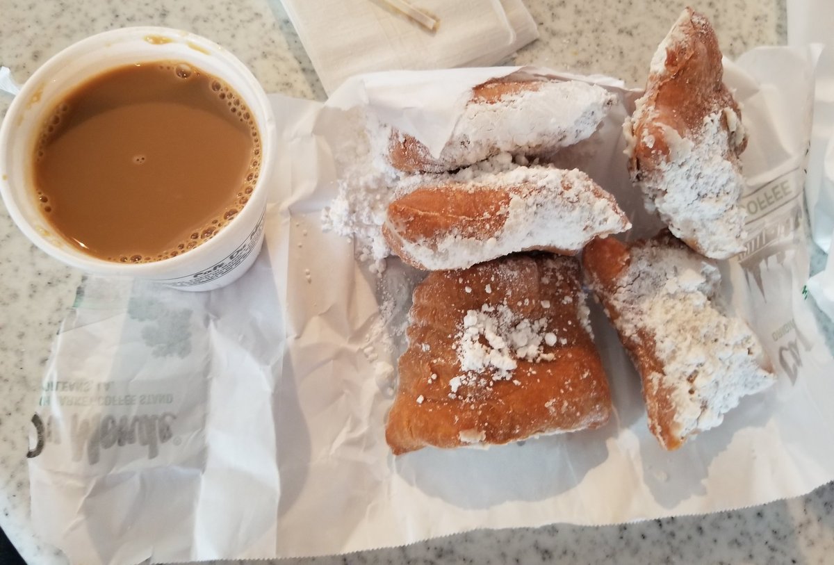 EnmaSGonzalez's tweet photo. Aca cheating en mi keto diet con beignets de Cafe Du Monde...
#NoRegrets
#WheninNOLA https://t.co/z3MlwK5eHf