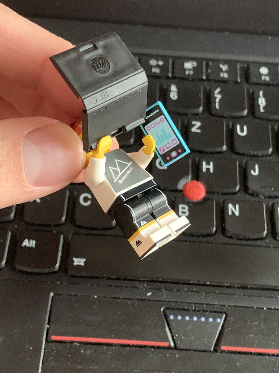 lukizzl's tweet image. Ein wundervolles #sketchnoting Erlebnis in der #lernOS-Birthday-Edition mit Mini-@_mountainminds_-@lukizzl aus #Lego 🎨 

Woche 8.. mal wieder. Nächste Woche schaffen wir die 9 😉 

Ein Highlight: #AllstarSketch mit @haraldschirmer @Rebe_cc_a @winfried_ebner &amp;amp; @empacom 🙌🏼