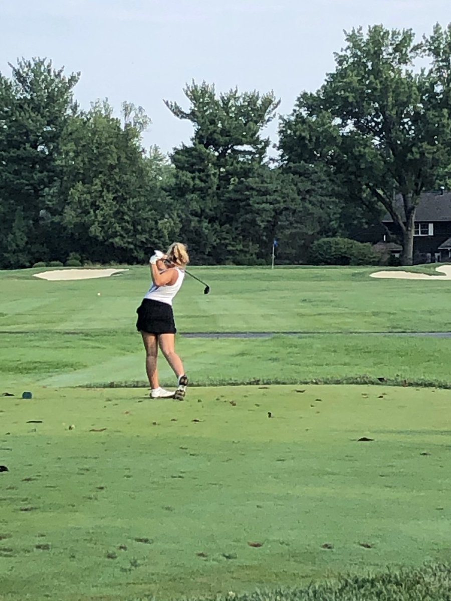 GolfOohs's tweet photo. Sending some love to our 8th graders who just finished up their season. Skylar ended with an average of 39.2 and Abby 56.2! We look forward to having these two join us for the next 4 years! ⛳️🥳⛳️🥳 https://t.co/qMeLieK34J
