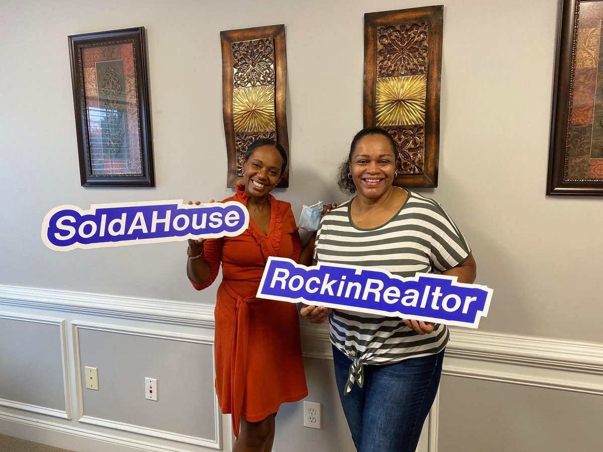 luxlivingintl's tweet image. Thank you Sonia, our super happy VIP Buyer, for entrusting to us your dream!
Thank God for this blessing.
Congrats, Rhonda, for a job well done!
The Goodwin Team will keep making it happen.
👉CALL The GOODWIN TEAM today☎️ 470-655-0787
#thegoodwinteam #closer #vipbuyer #homebuyer